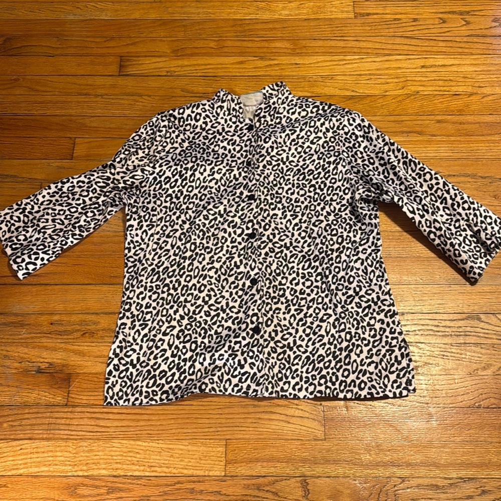 46th St Miami Vintage Black & White Leopard Print Quarter Length Button Down